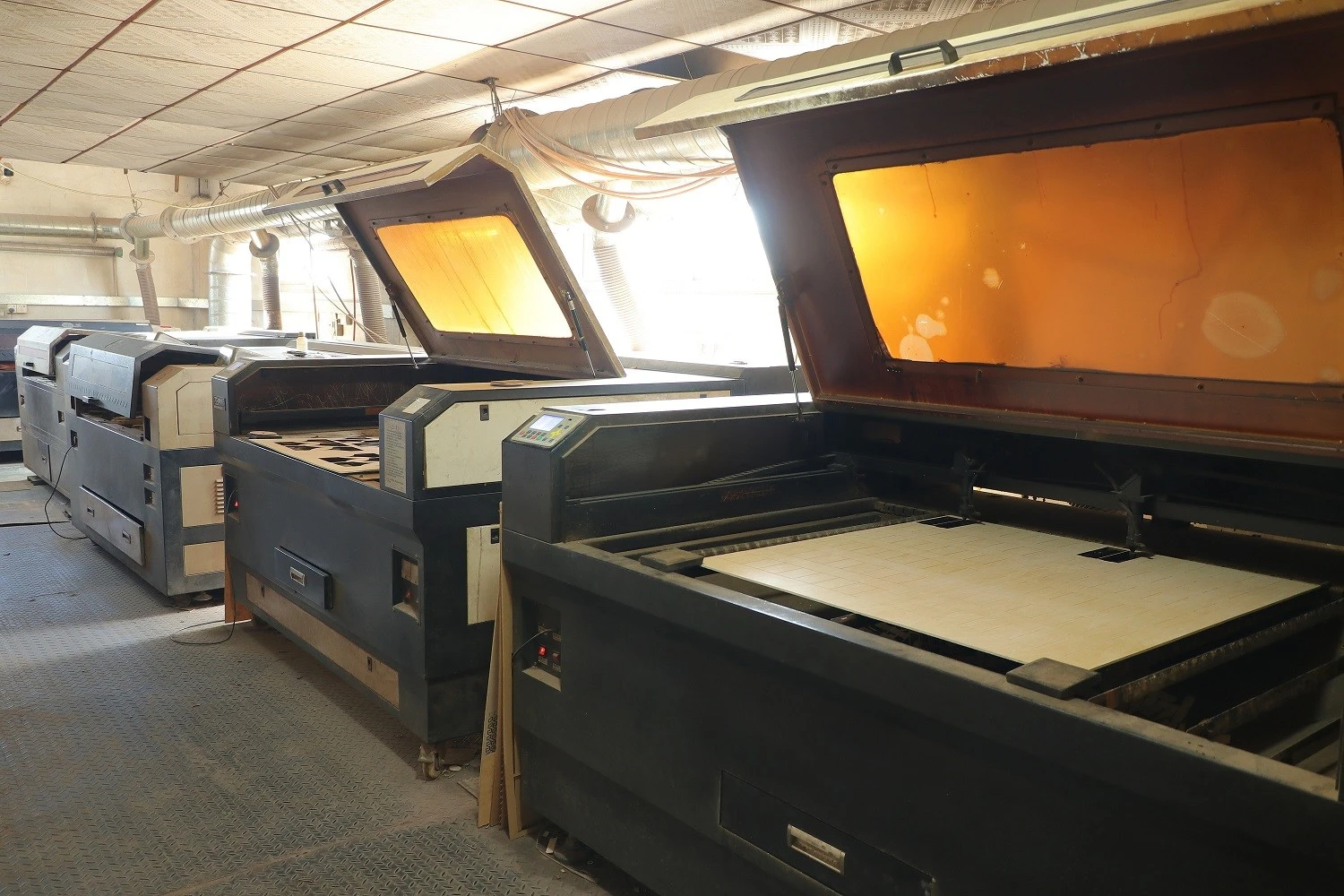 laser engraving machine.jpg