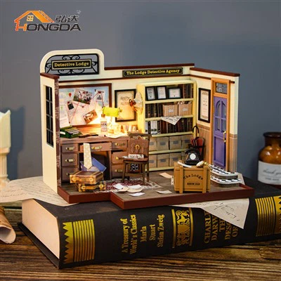 Mini-Puppenhaus im Detektiv-Thema